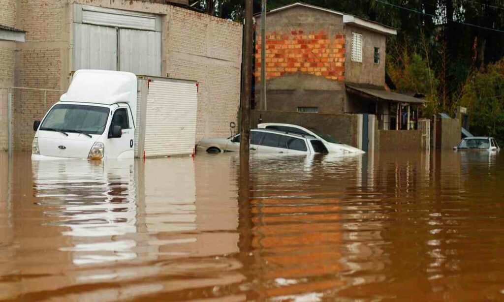 Após 5 mortes no RS ciclone chega ao Sudeste saiba o que esperar